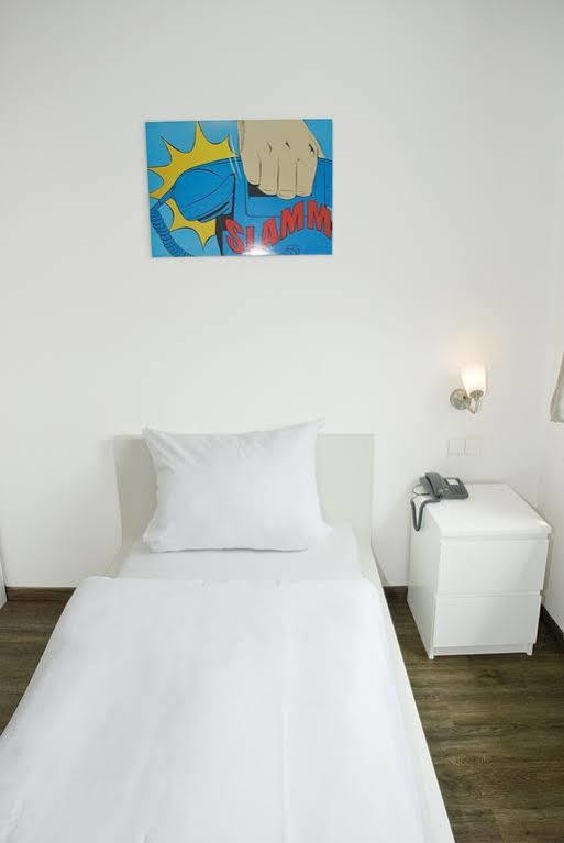 Hotel Schwarzer Adler Moers Kültér fotó